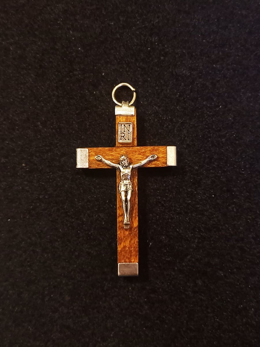 CRUZ MADERA CRISTO ALPACA1