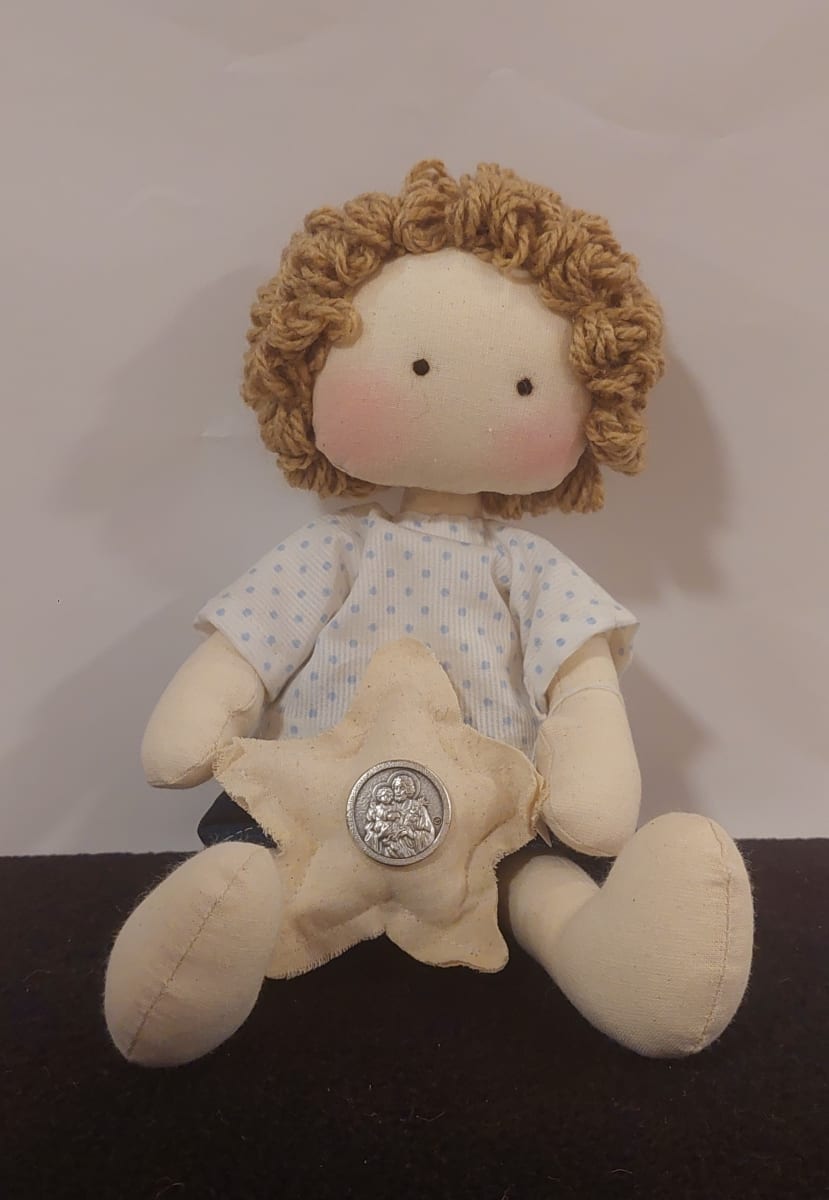 MUÑECO DE TRAPO CON ESTRELLA E IMAGEN PROTECTORA 28CM2