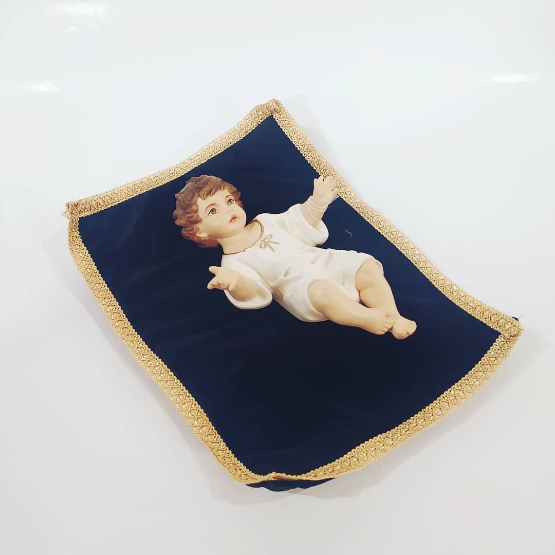 NIÑO JESUS VESTIDO CON COJIN 20CM1