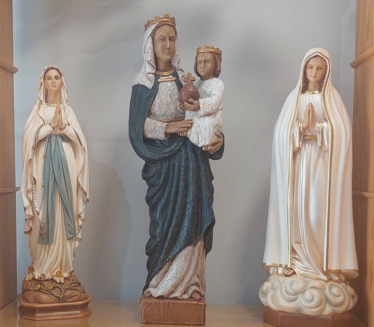 VIRGEN LOURDES INT1