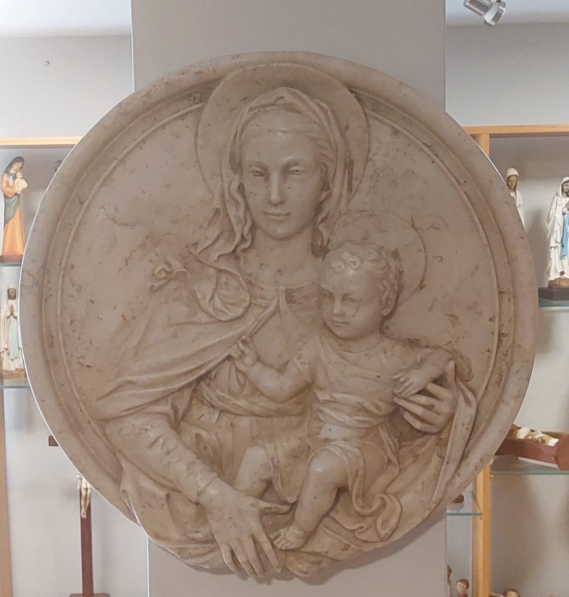 MEDALLON VIRGEN CON NIÑO2