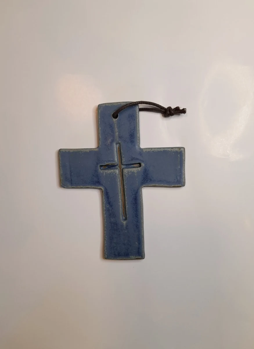 CRUZ DE CERAMICA CON SAN BENITO1