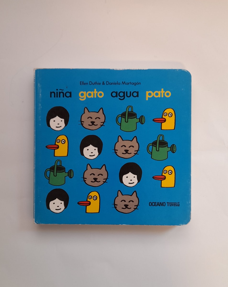 NIÑA GATO AGUA  PATO2