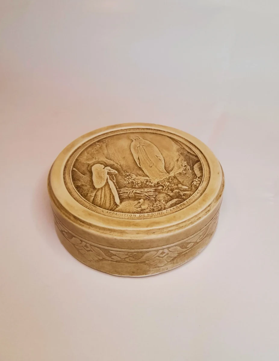 PISAPAPELES VIRGEN DE LOURDES RED1