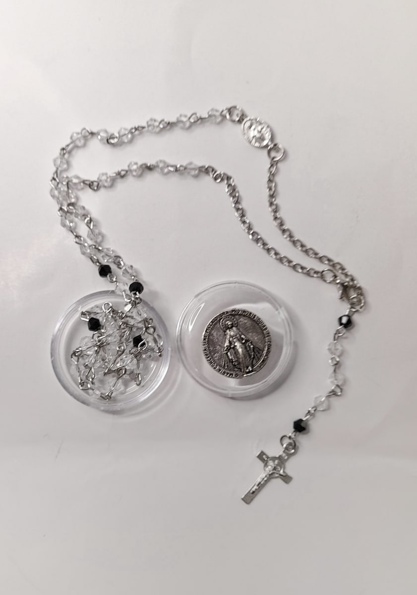 ROSARIO EN CAJA CON MEDALLA1