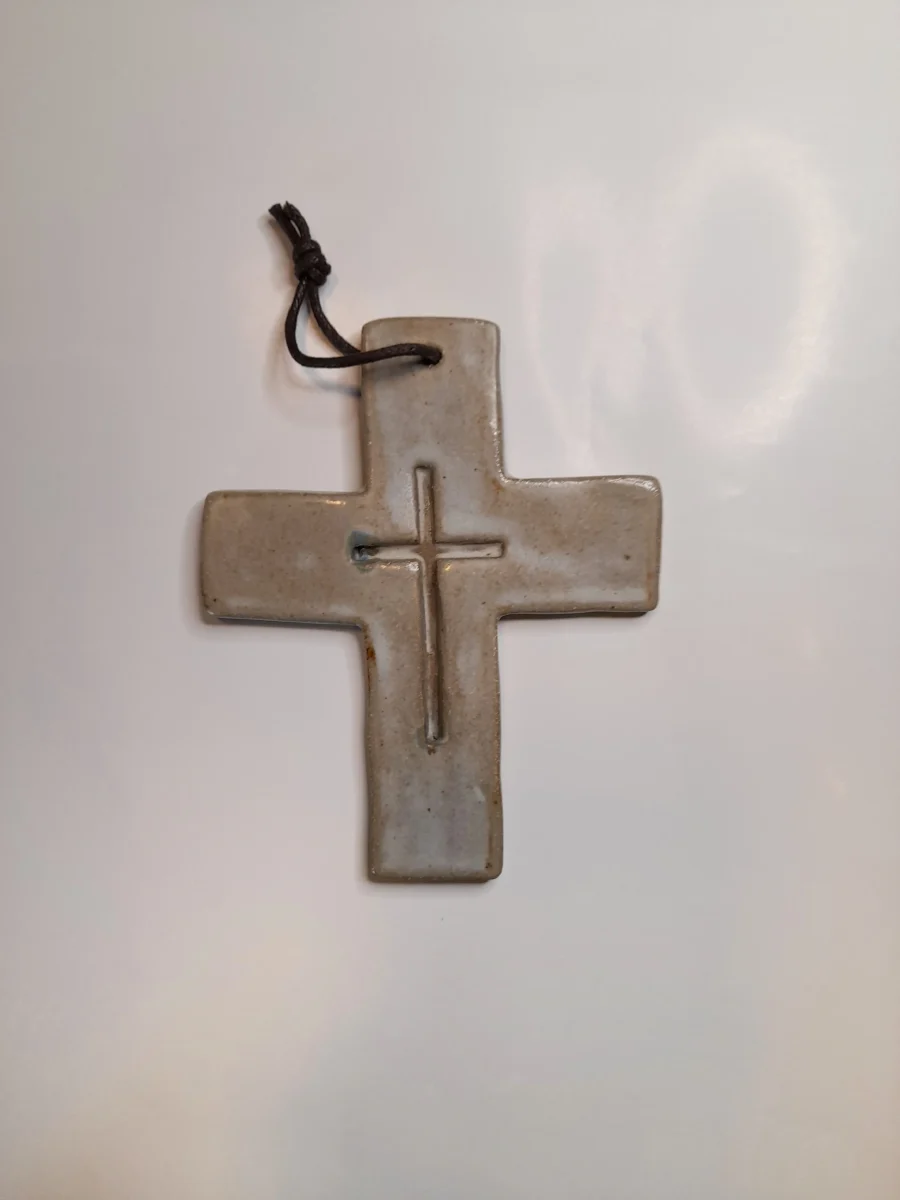 CRUZ DE CERAMICA CON SAN BENITO2