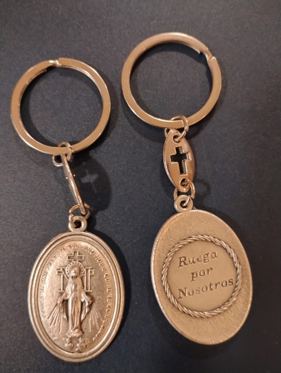 LLAVERO OVAL FINO RELIEVE1