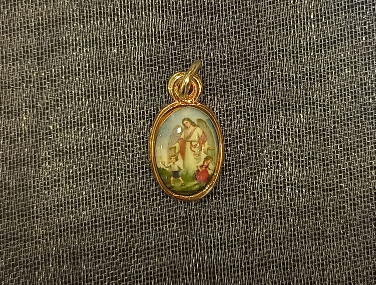 MEDALLA PEQUEÑA DORADA DIFERENTESIMAGENES9