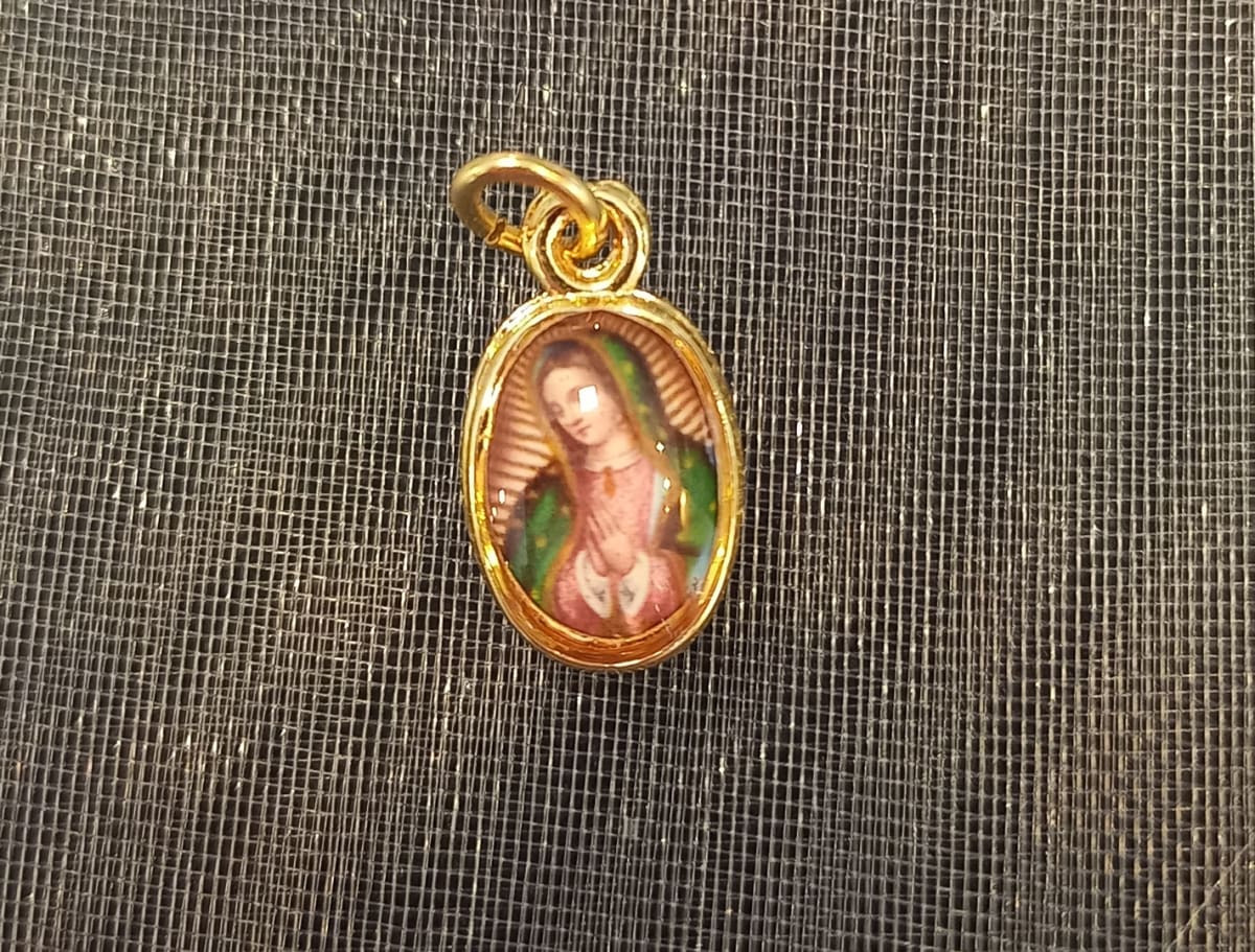 MEDALLA PEQUEÑA DORADA DIFERENTESIMAGENES20