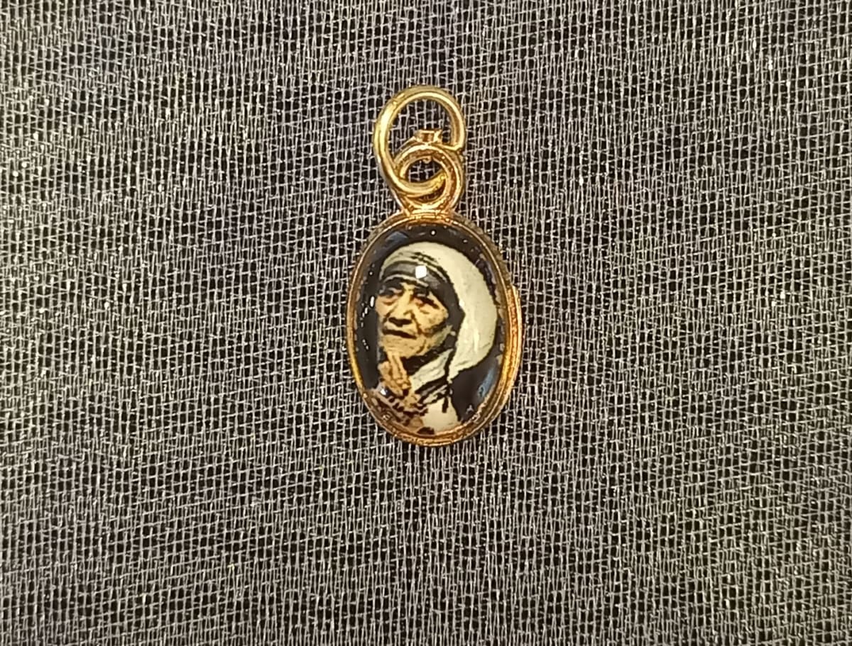 MEDALLA PEQUEÑA DORADA DIFERENTESIMAGENES21