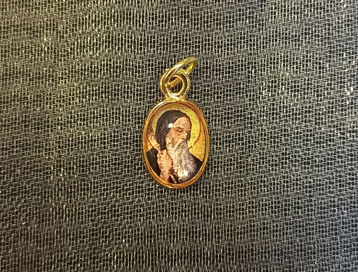 MEDALLA PEQUEÑA DORADA DIFERENTESIMAGENES33