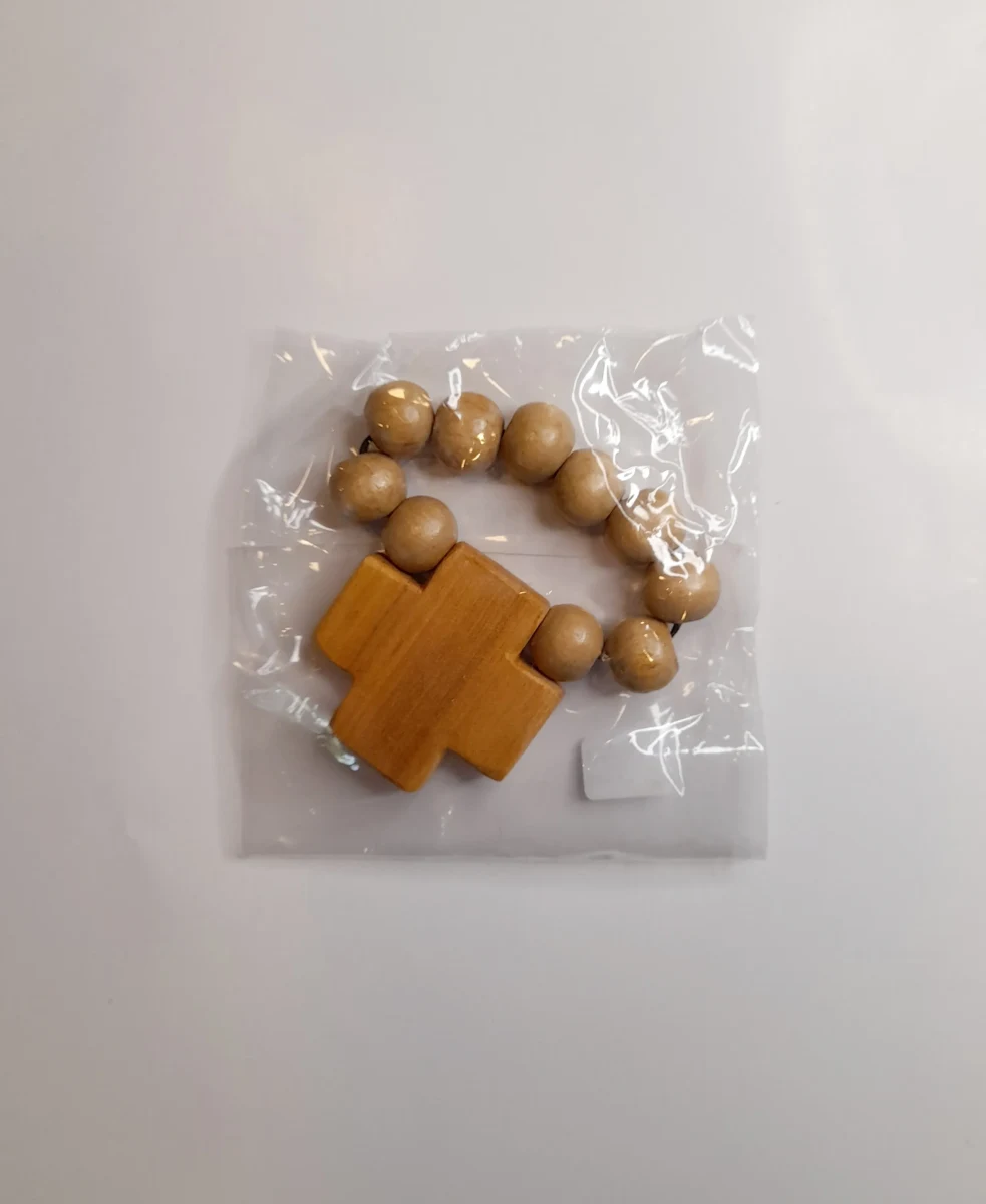 DENARIO CON CRUZ DE MADERA1