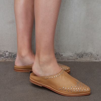 BABUCHAS CUERO TACHAS BABUCHAS CUERO TACHAS