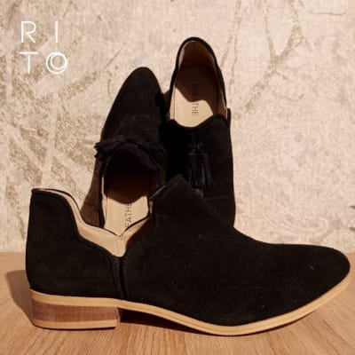 BOTIN CUERO NEGRO POMPOM BOTIN CUERO NEGRO POMPOM