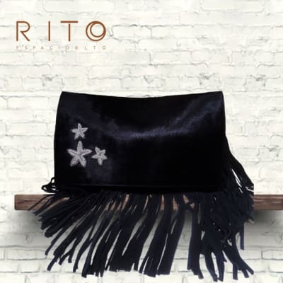 CARTERA FLECOS CUERO PELO CORTO BORDADO ESTRELLA NEGRO CARTERA FLECOS CUERO PELO CORTO BORDADO ESTRELLA NEGRO