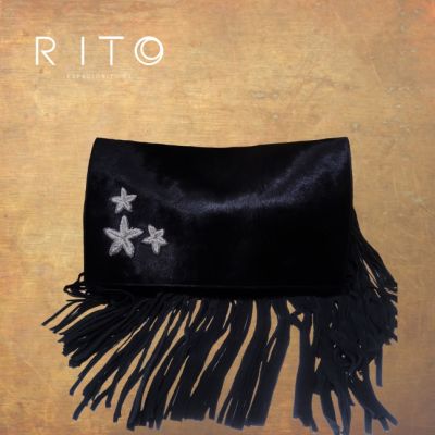 CARTERA FLECOS CUERO PELO CORTO BORDADO ESTRELLA NEGRO CARTERA FLECOS CUERO PELO CORTO BORDADO ESTRELLA NEGRO