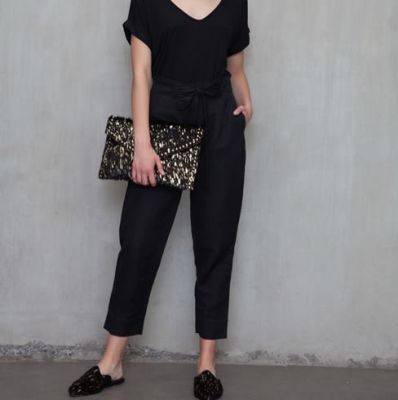 CLUTCH CUERO CON TACHAS CLUTCH CUERO CON TACHAS