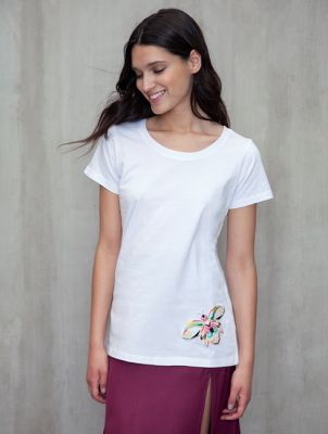 POLERA BORDADO MARIPOSA POLERA BORDADO MARIPOSA