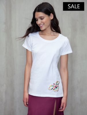 POLERA BORDADO MARIPOSA POLERA BORDADO MARIPOSA