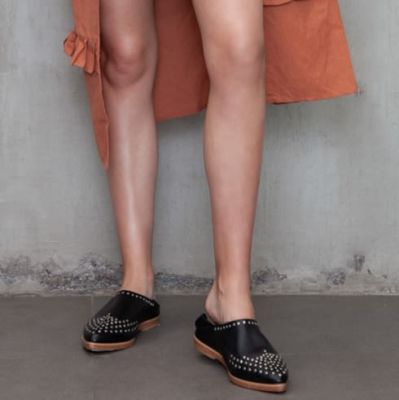 BABUCHAS CUERO TACHAS BABUCHAS CUERO TACHAS