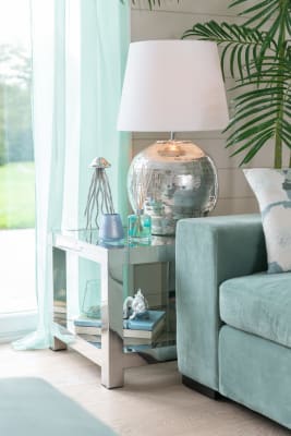 LAMPARA + PANTALLA ARYA METAL/TEJIDO PLATEADO/BLANCO