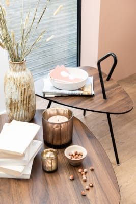 MESA DE SALON PEQUENA REDONDEADA TRIANGULAR MADERA TEA TREE MARRON