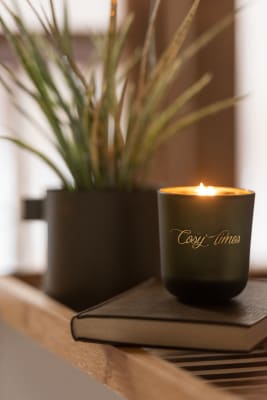 VELA AROMATICA COSY MOMENTS SAPPHIRE AMBER TEA CRISTAL VERDE SMALL-35H