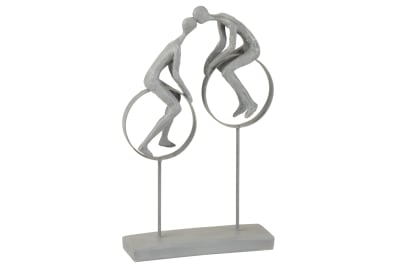 pareja circulo reina gris