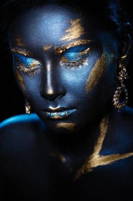 Cuadro mujer belleza en azul 80x120 cm
