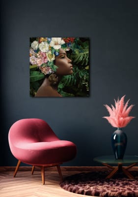 Cuadro Belleza morena con flores 80x80 cm
