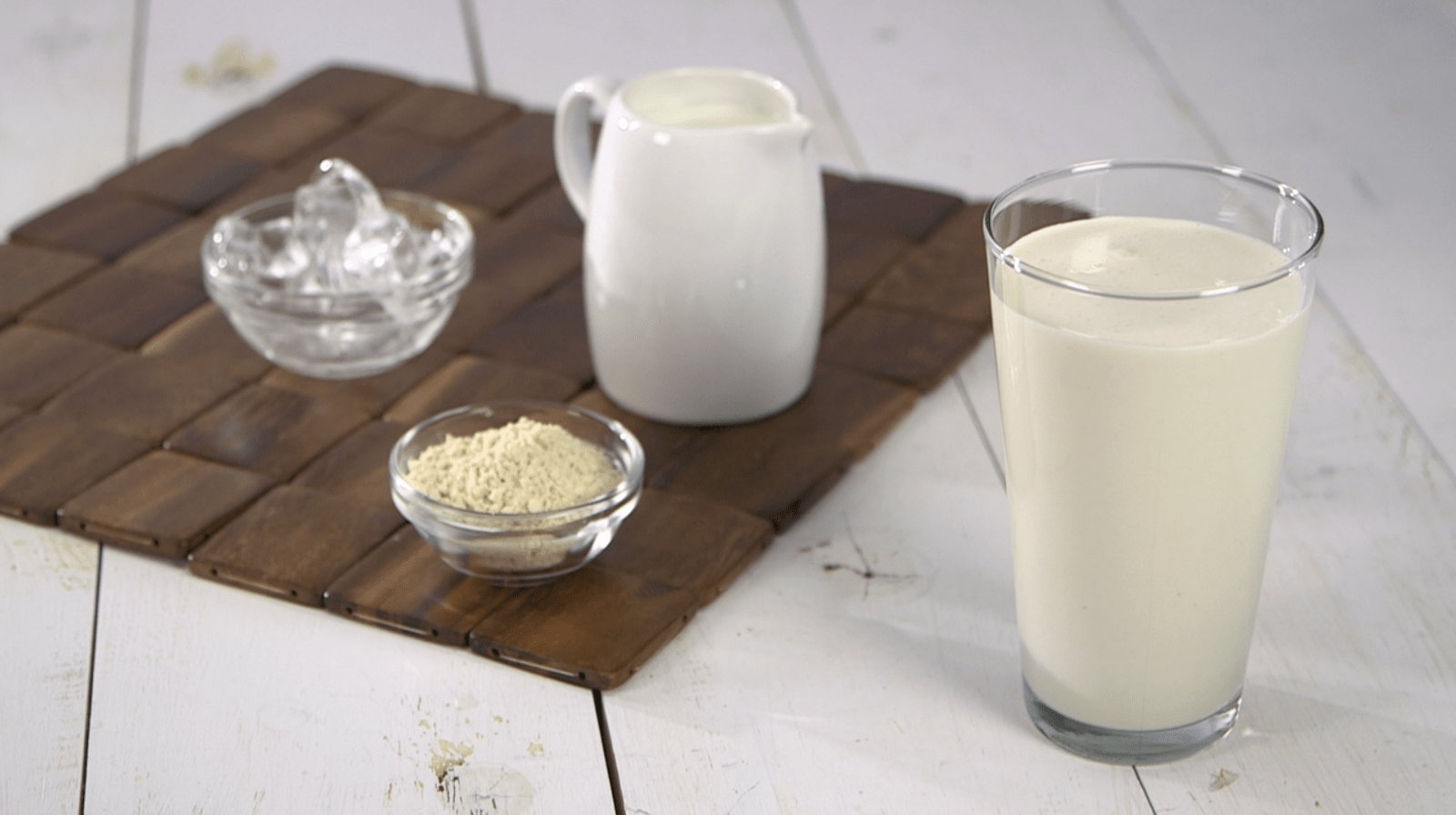 Batido de proteina con leche o agua. ¿Cual es la diferencia ? STRONGEST.CL Batido de proteina con leche o agua. ¿Cual es la diferencia ? STRONGEST.CL