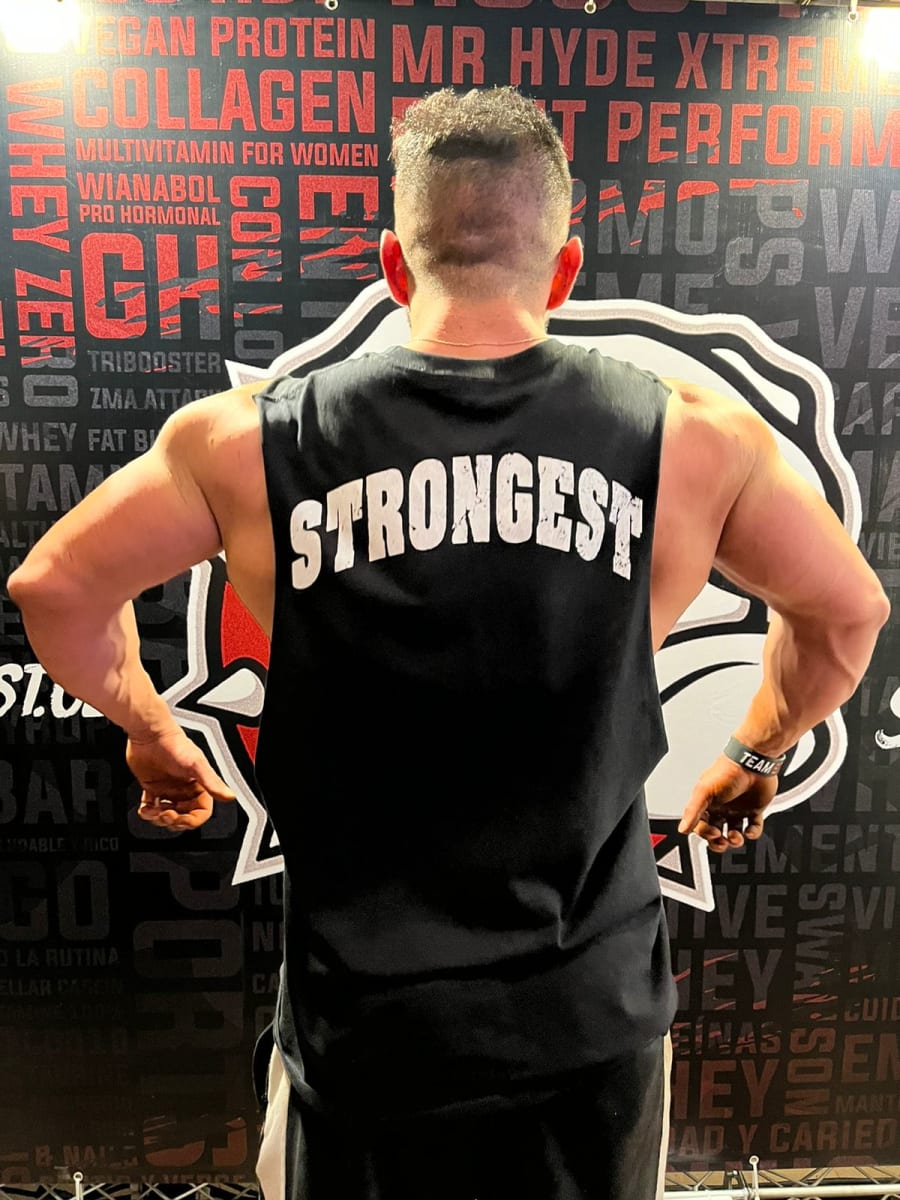 POLERA STRONG TANK2