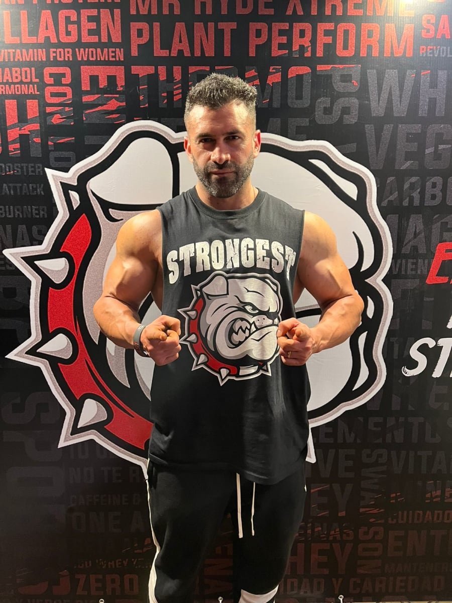 POLERA STRONG TANK1