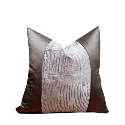 COJIN CON ESTAMPADO TEXTURIZADO JASPEADO Y BASE SOLIDA SATINADA VERDE OSCURO COJIN CON ESTAMPADO TEXTURIZADO JASPEADO Y BASE SOLIDA SATINADA VERDE OSCURO