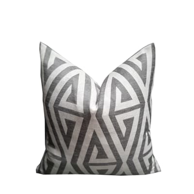 COJIN PLUMAS GEOMETRIC COJIN PLUMAS GEOMETRIC