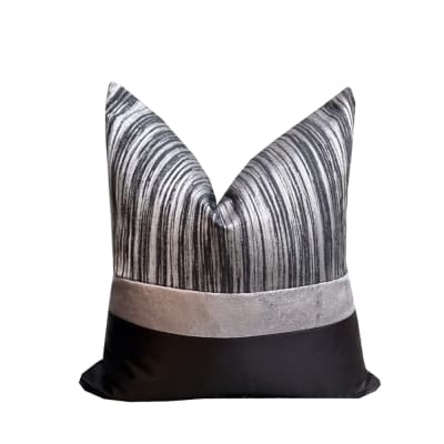 COJIN PLUMAS RAYAS CON NEGRO COJIN PLUMAS RAYAS CON NEGRO