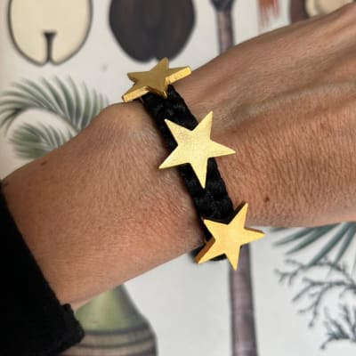 PULSERA TEJIDA ESTRELLAS1