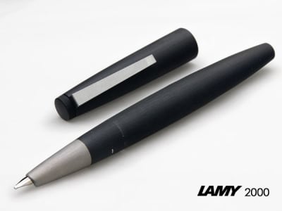 001 Pluma Lamy 2000 Makrolon EF gold
