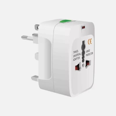 Adaptador Internacional de Corriente Universal1