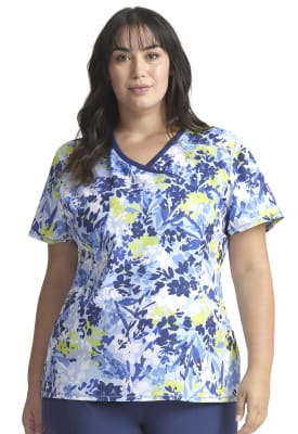 Top cherokee infinity celeste con flores y hojas1