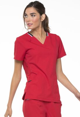 Top Elle Rojo Antiarrugas con detalle negro y blanco en cuello1