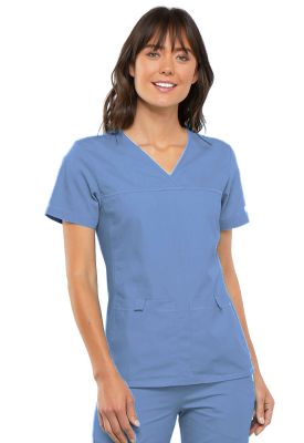 Top Cherokee Flexible Cuello V Celeste1