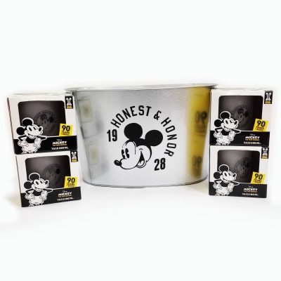 Pack de 1 Hielera Ovalada + 4 Vasos empavonados tipo taza de Mickey 90 Pack de 1 Hielera Ovalada + 4 Vasos empavonados tipo taza de Mickey 90
