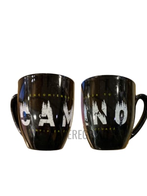 Taza negra Vida Abundante frase bíblica full color