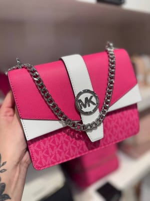 Cartera Michael Kors Crossbody Greenwich pequeña fucsia con blanco