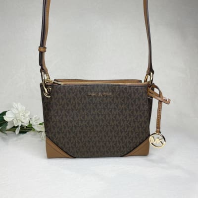 Crossbody Michael Kors Nicole 3 separaciones1