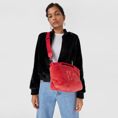 Cartera Tous Capazo Felpuda Roja Letras Rosa Palo1