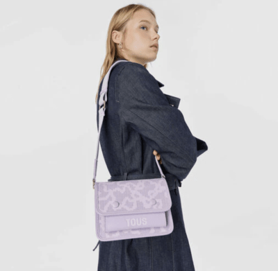 Crossbody Tous kaos mediana lila con tapa letras Tous1