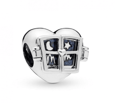 Charm Pandora Corazon con una ventana azul que se abre1
