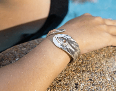 Pulsera Uno de 50 plateada esclava hoja con cristal rosado1